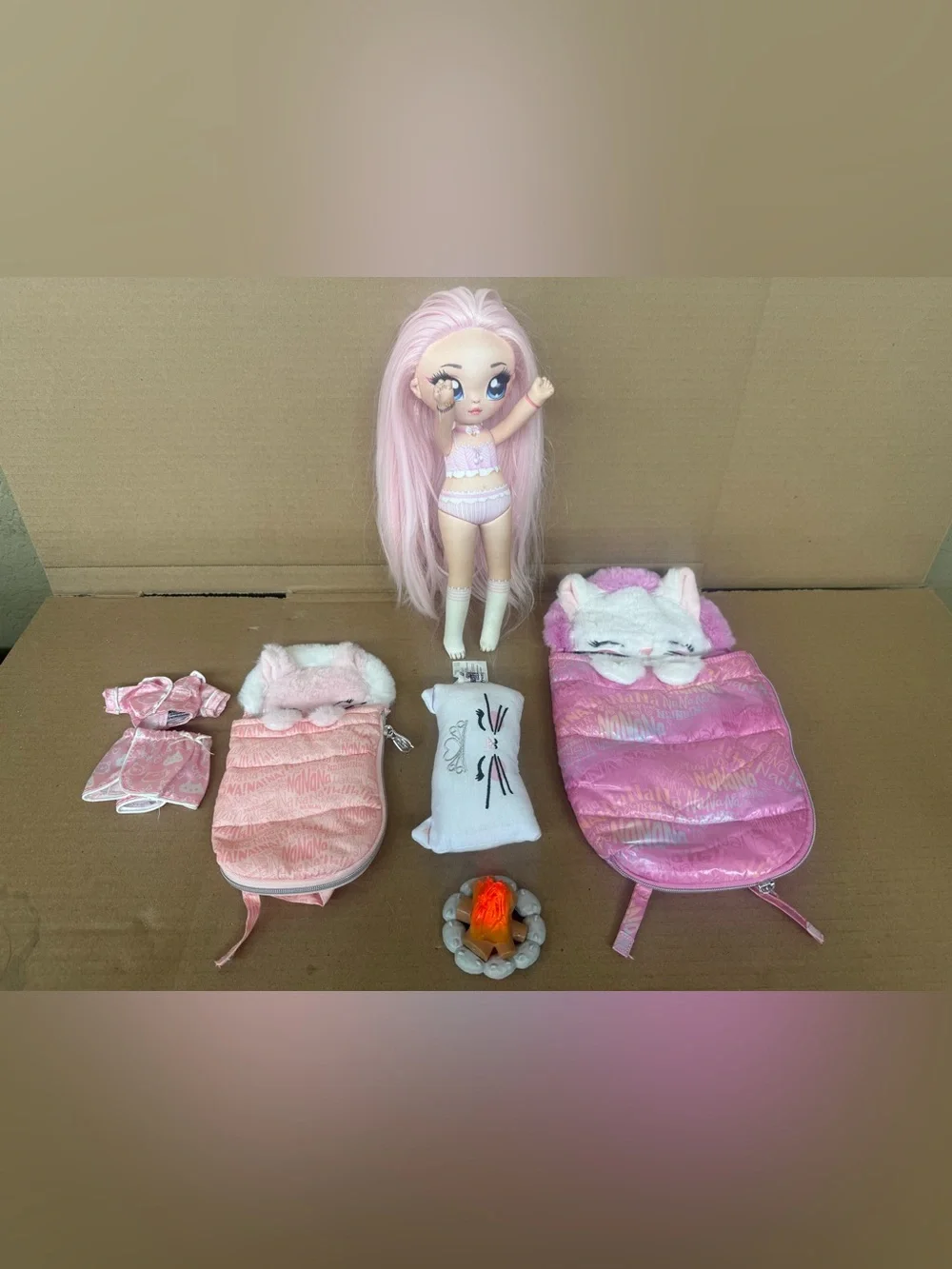 Na Na Na Surprise Doll Pink Doll Tent, Doll & Accessories